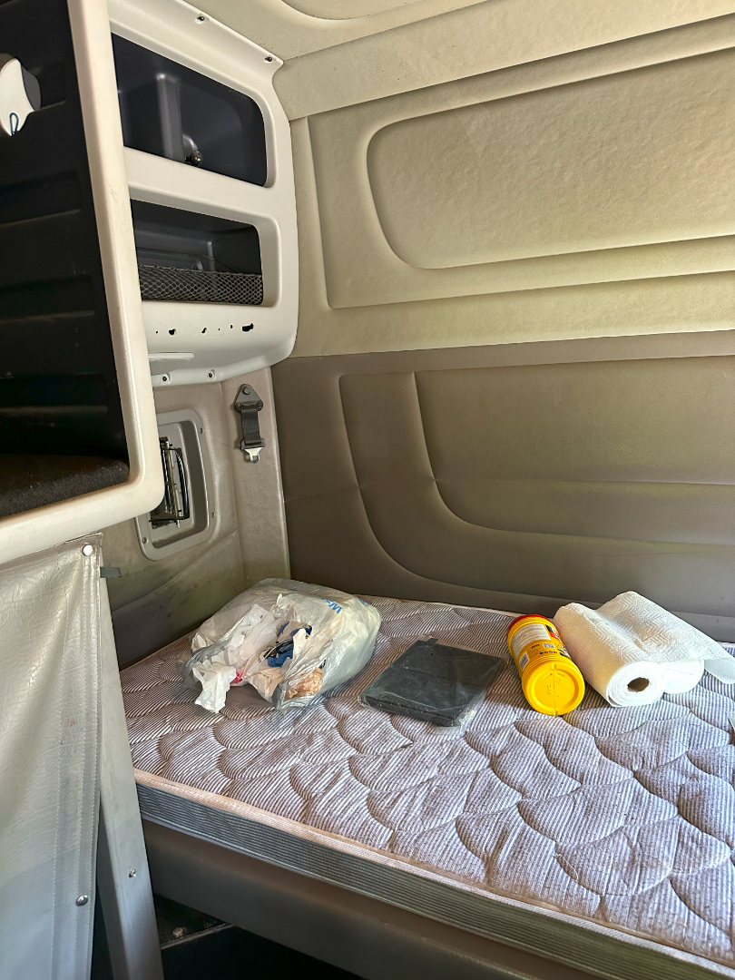 2009 PETERBILT 386 - Image 17